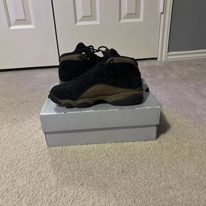 Jordan 13 olive size 9 brown ish color